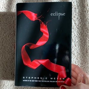Used Eclipse book written by Stephenie Meyer. In good condition.